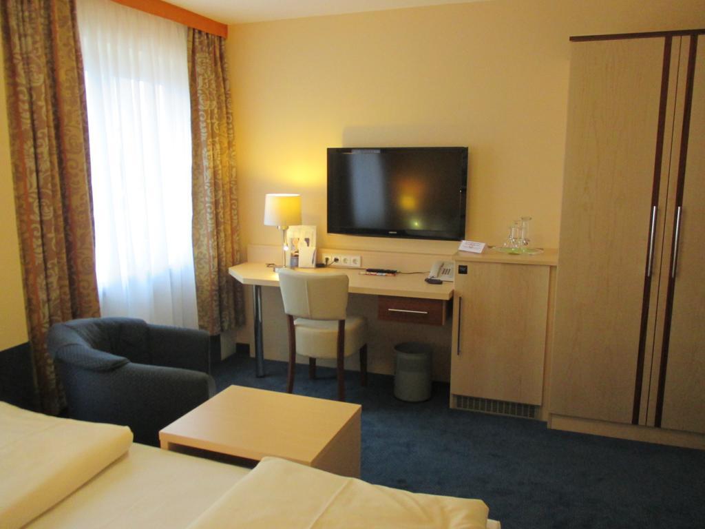 Hotel Apollo Garni Regensburg Ngoại thất bức ảnh