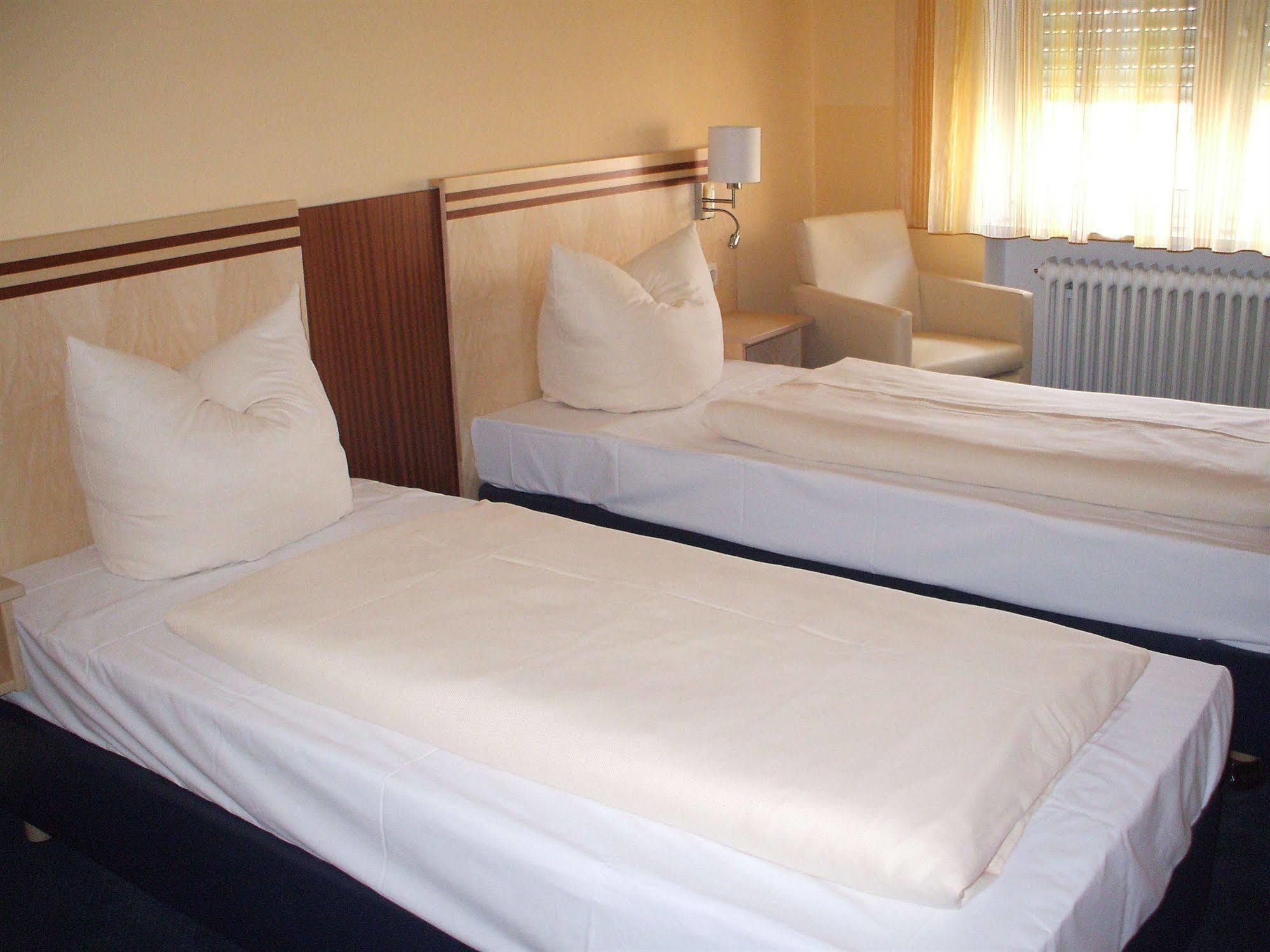 Hotel Apollo Garni Regensburg Ngoại thất bức ảnh